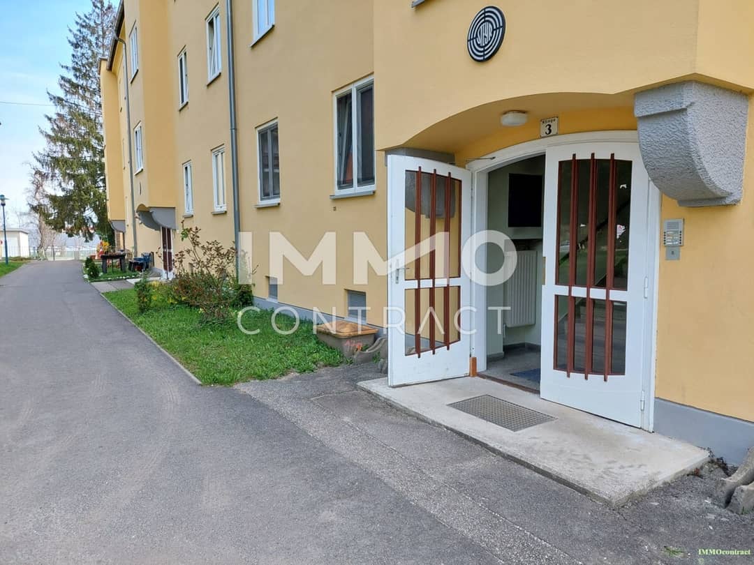 Ground floor apartment with balcony near everyday amenities