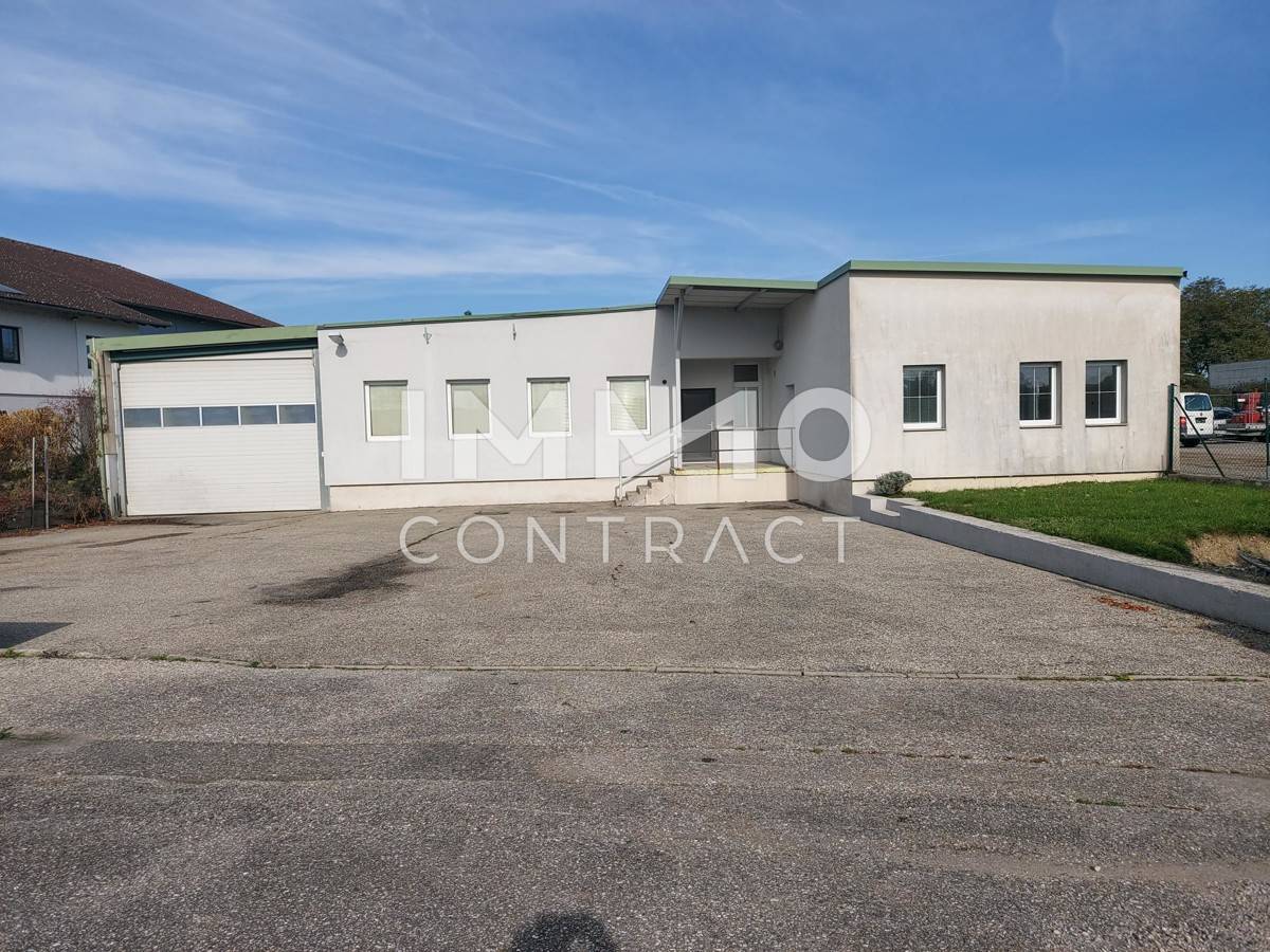 Wohnung with office and storage space
