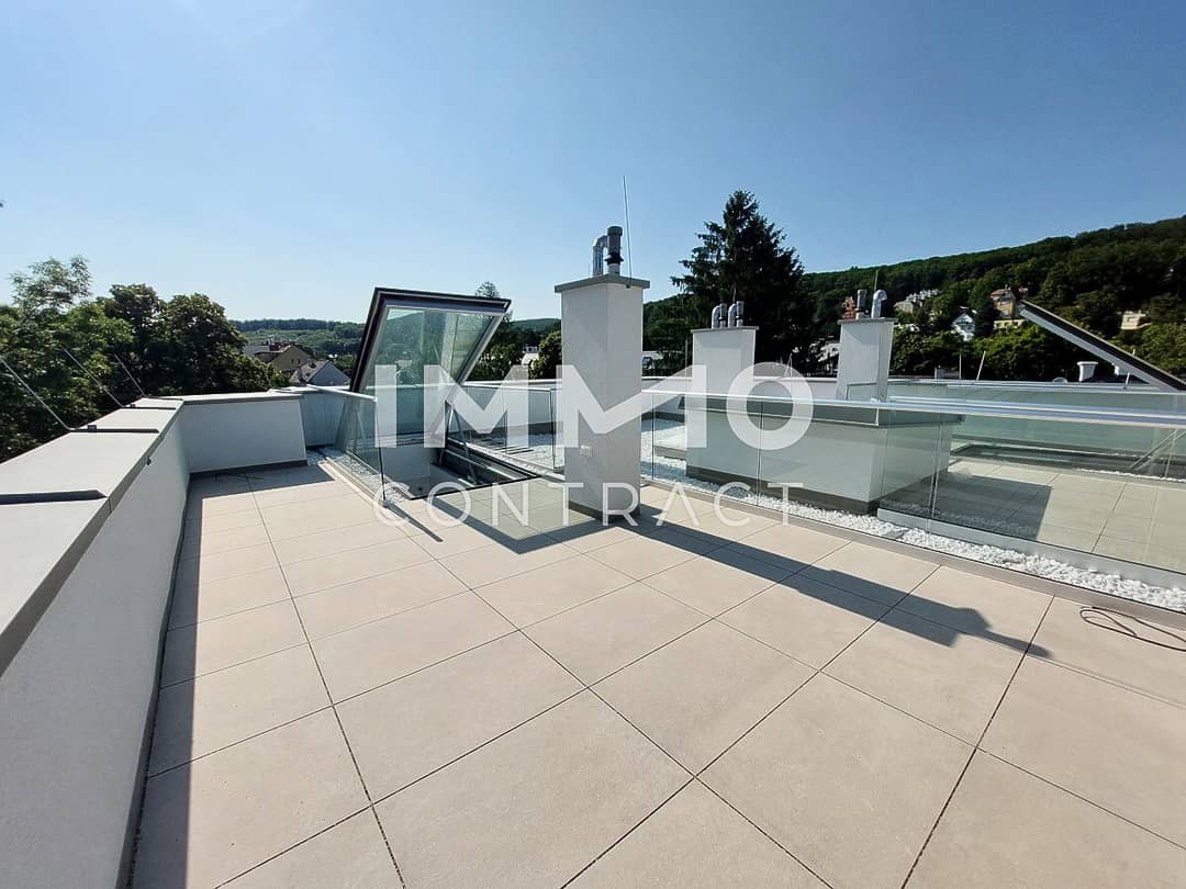 Top floor apartment with roof terrace
