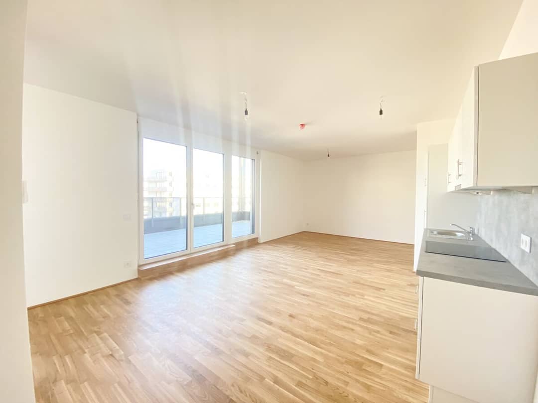 Wohnesszimmer mit Blick zur Terrasse