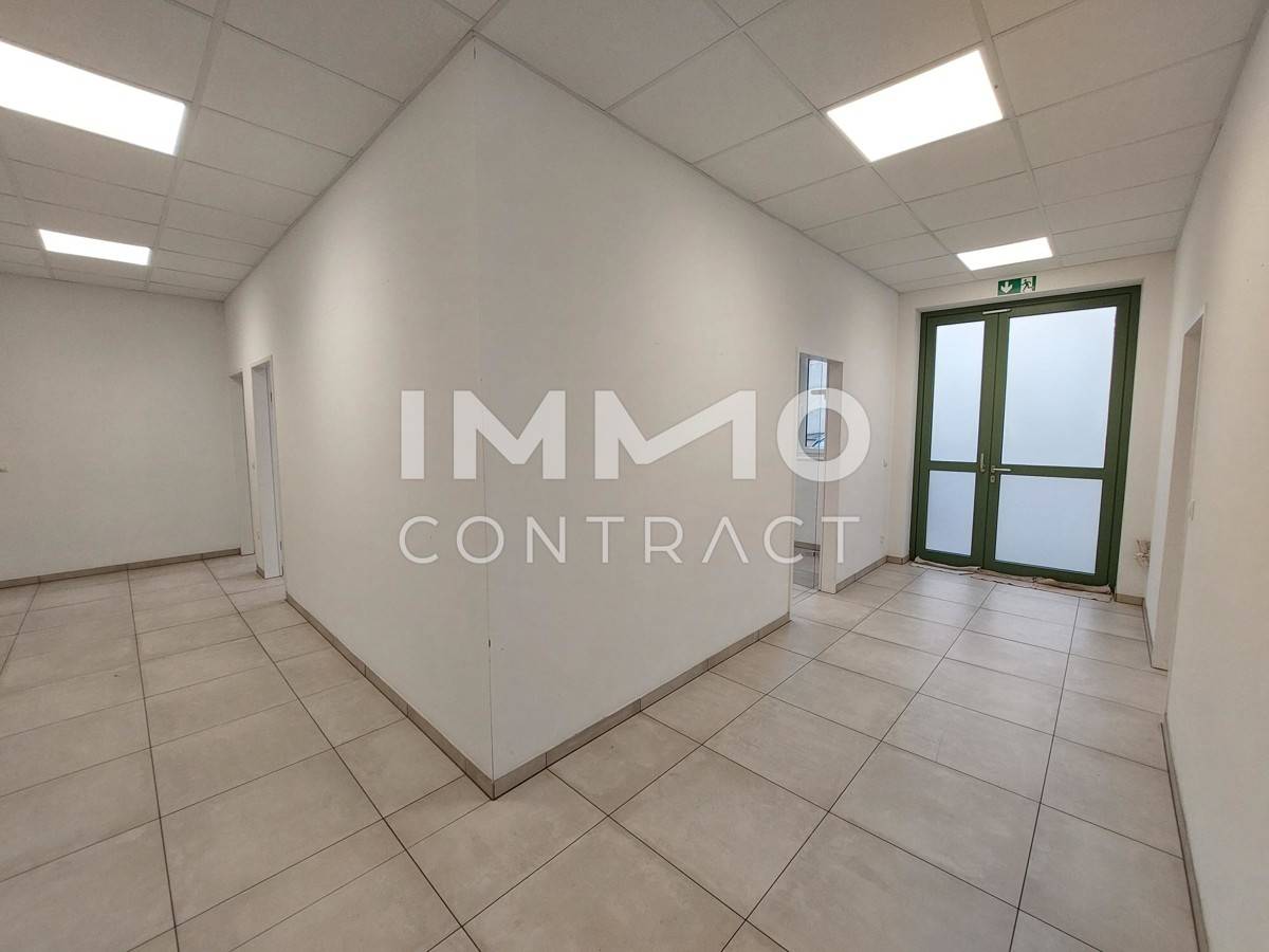 Ground floor office with own entrance and parking