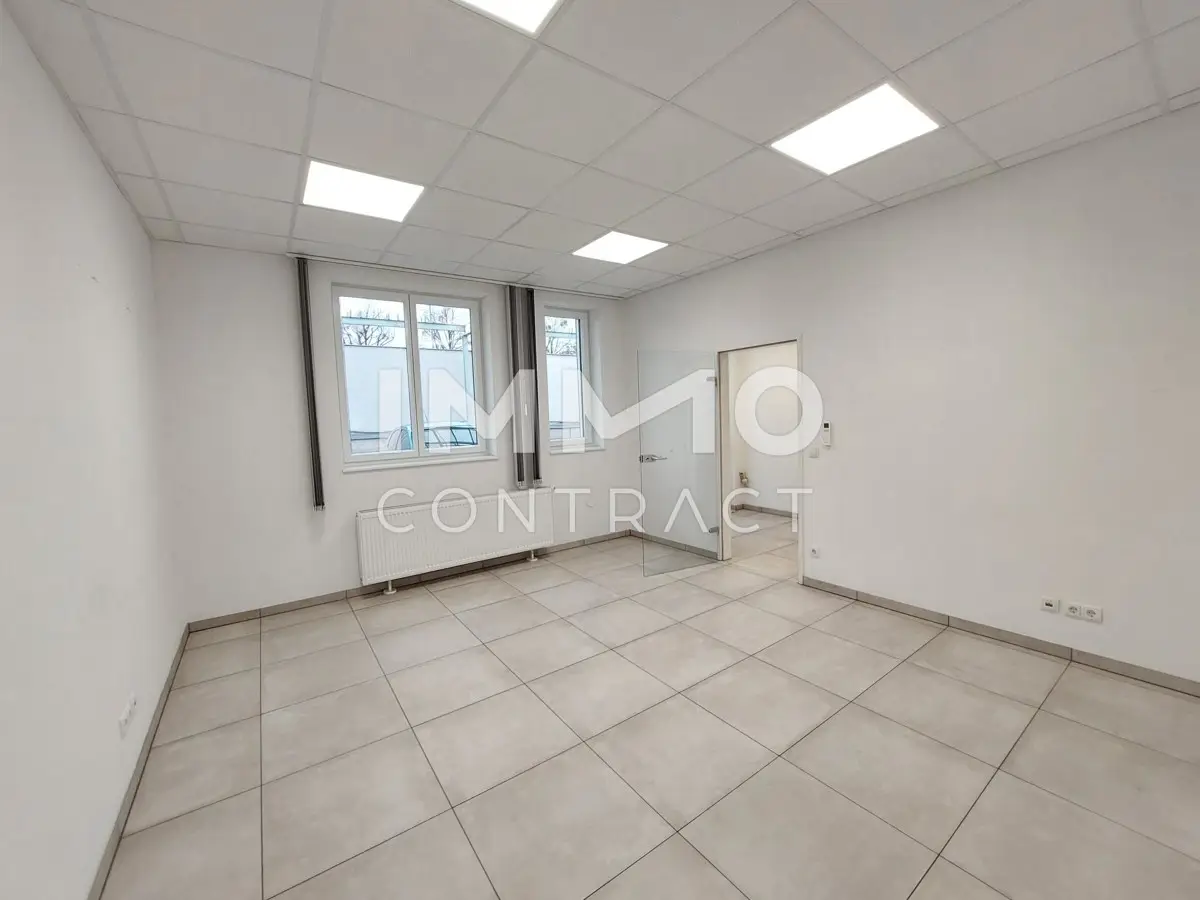 Ground floor office with own entrance and parking