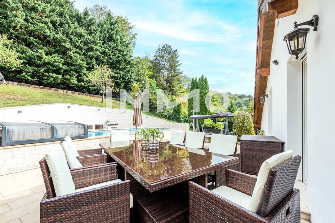 Uneinsehbares Gartenparadies mit Waldblick! Salzwasserpool beheizt. Weitere Extras warten auf Sie!