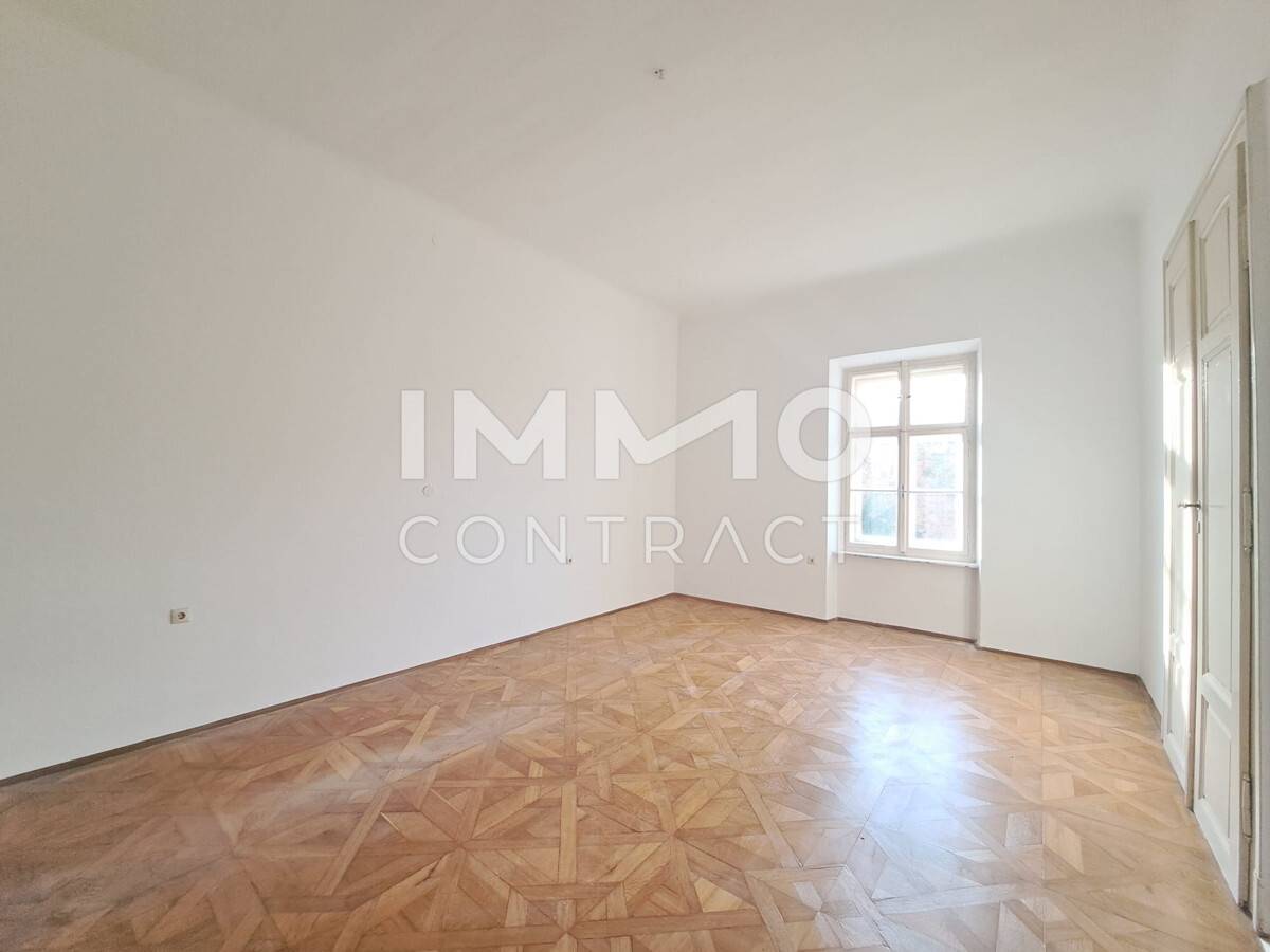 Apartment central location near the opera three rooms