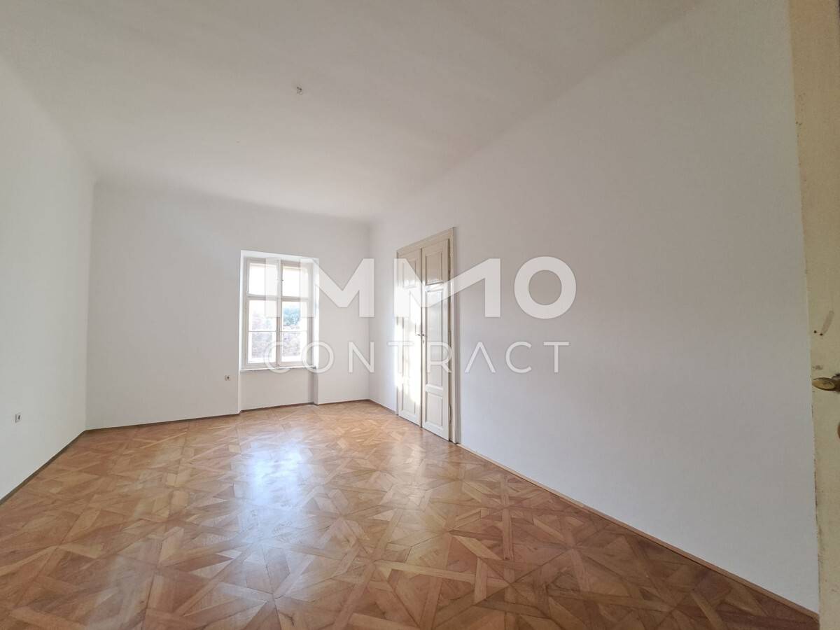 Apartment central location near the opera three rooms