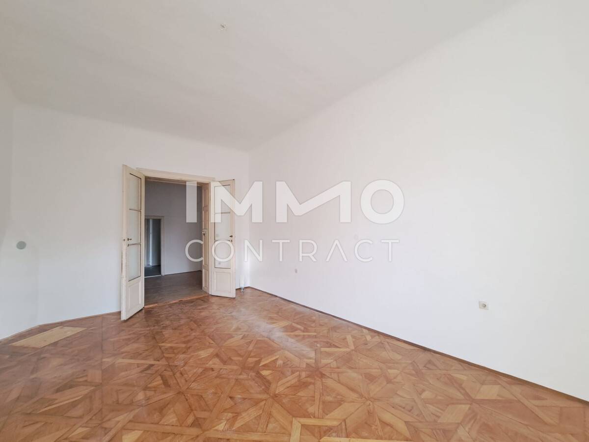 Apartment central location near the opera three rooms
