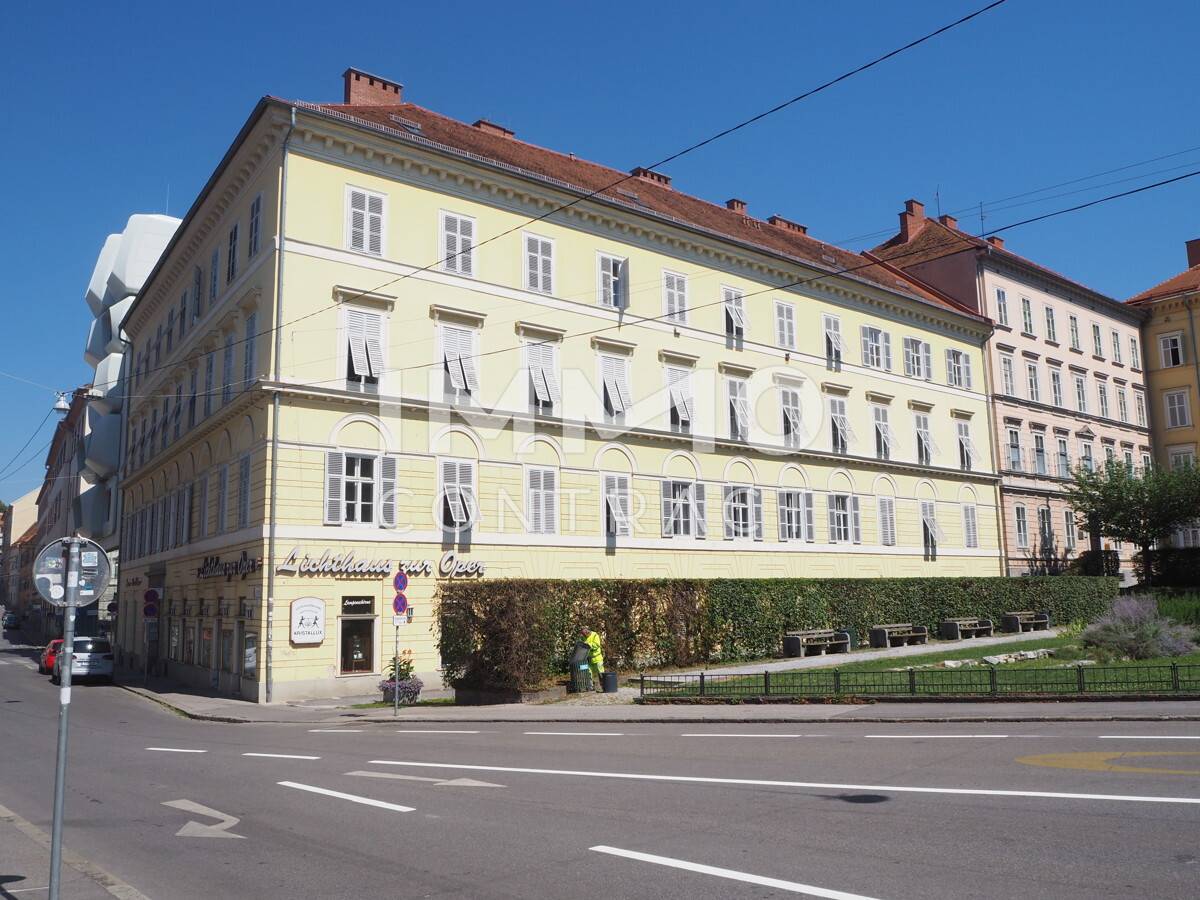 Apartment central location near the opera three rooms