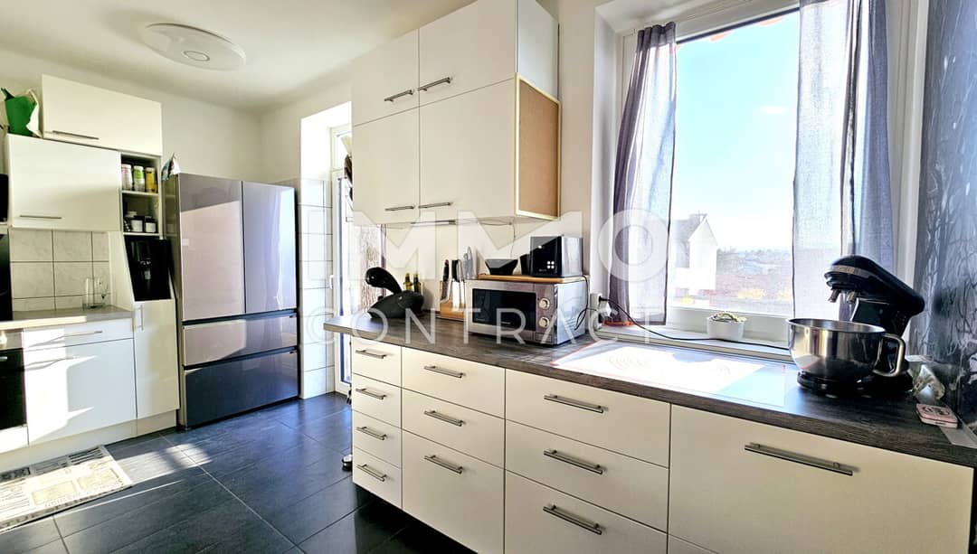 Renovierte Wohnung mit Balkon und Garage