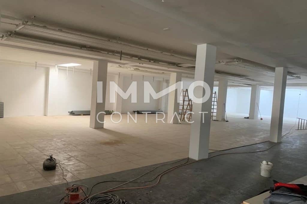 Branchenfrei und Unbefristet,
ca. 470 m² Gewerbefläche und   
ca. 92 m² Büro mit teilw. Wohnwidmung!