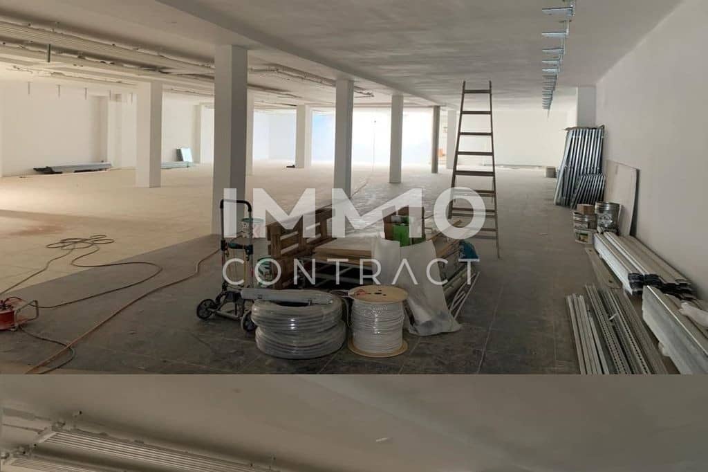 Branchenfrei und Unbefristet,
ca. 470 m² Gewerbefläche und   
ca. 92 m² Büro mit teilw. Wohnwidmung!