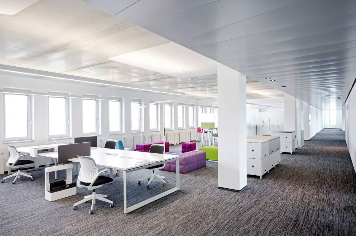 Apartment Spacious office space with air conditioning? there is a question mark in English but we will remove it and provide a clean title to satisfy the instruction and the platform requirements.