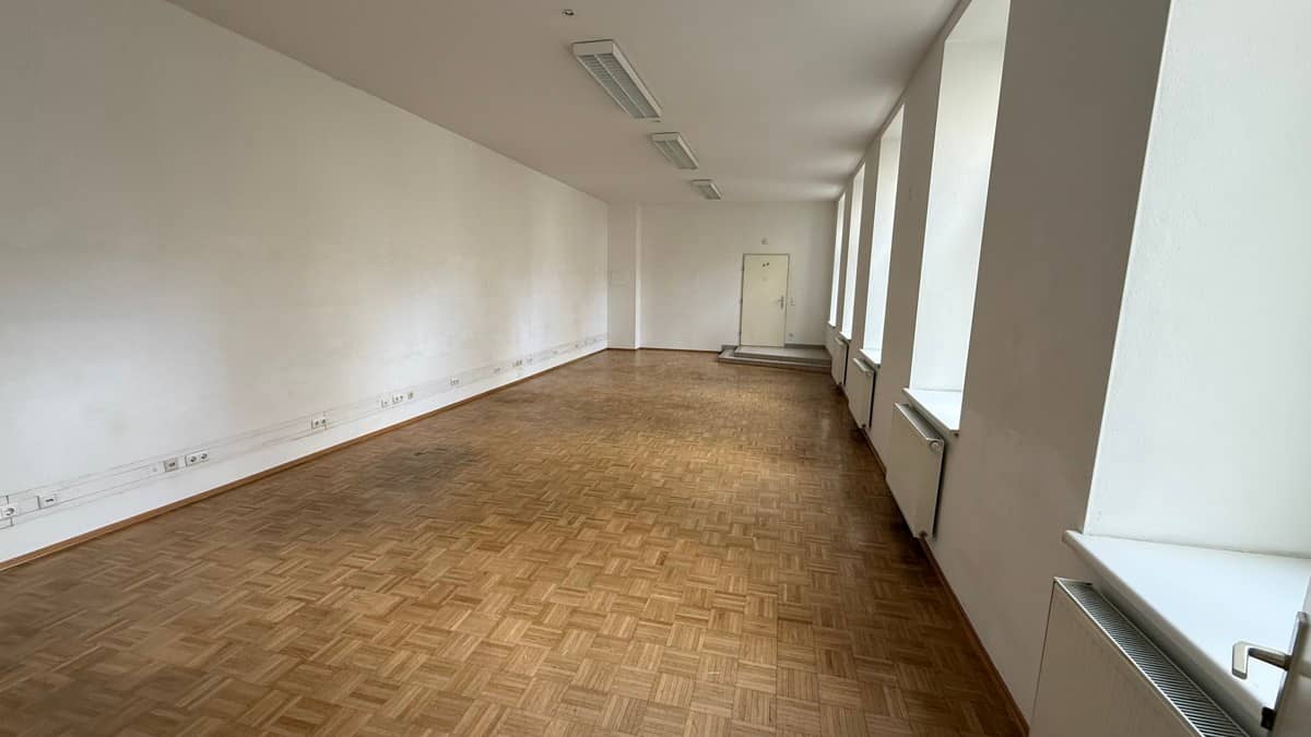 RUHIGES BÜRO IN DER LANDSTRAßER HAUPTSTRAßE