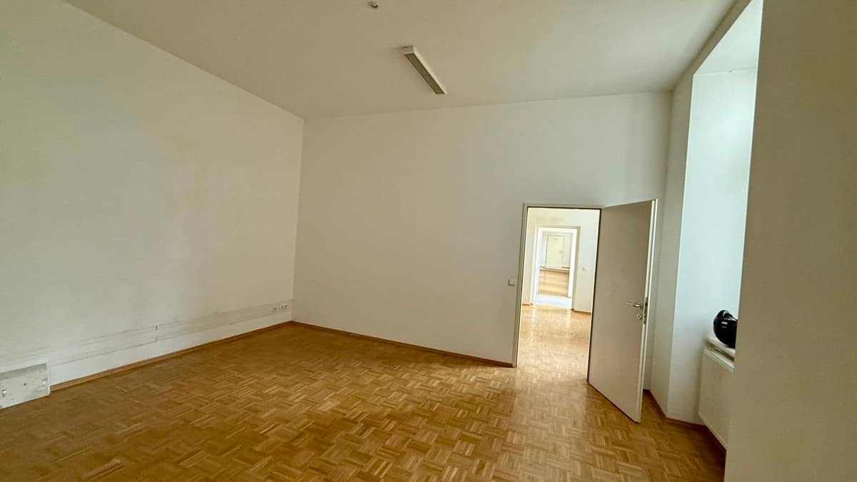 RUHIGES BÜRO IN DER LANDSTRAßER HAUPTSTRAßE