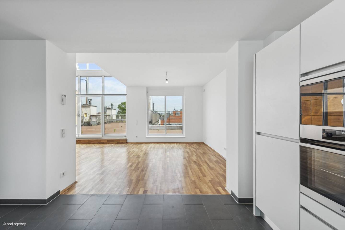 Provision free for the tenant Exclusive top floor office with terrace, conservatory and wellness near Hohe Warte