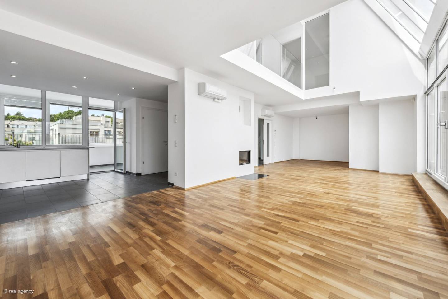 Provision free for the tenant Exclusive top floor office with terrace, conservatory and wellness near Hohe Warte