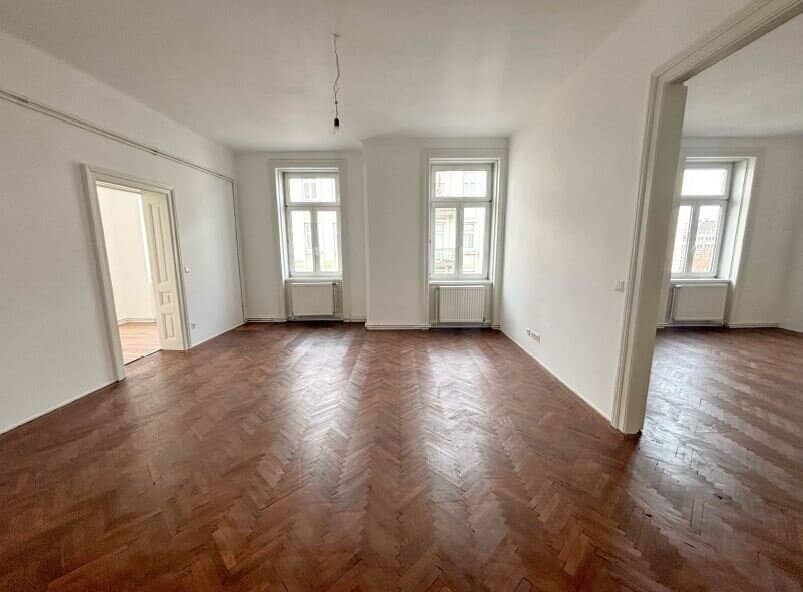 Home office! Old building apartment in a good location!