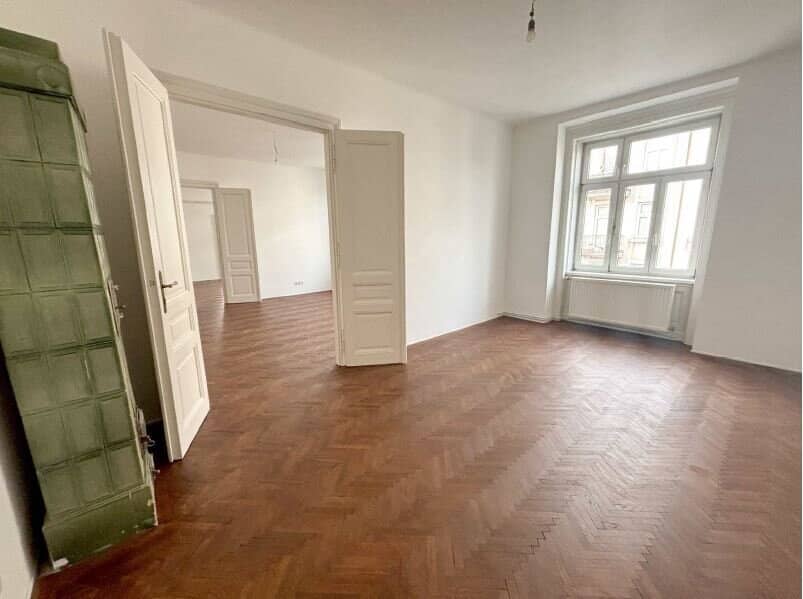 Home office! Old building apartment in a good location!