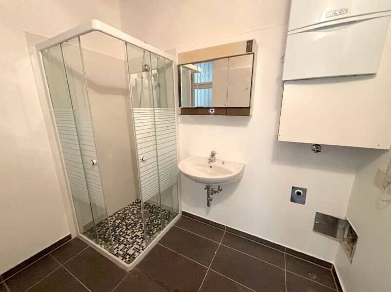 Home office! Old building apartment in a good location!
