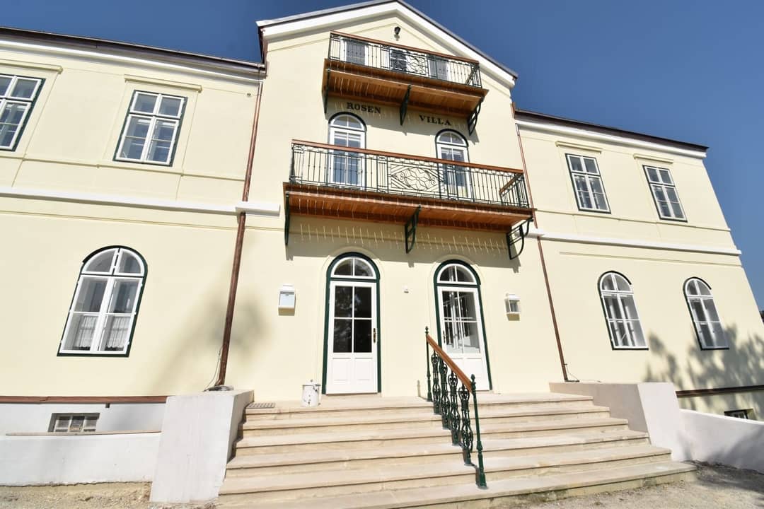 Apartment with a large terrace and green view