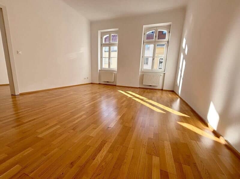 Enchanting! Two room old building apartment near U3 Kardinal Nagel Platz