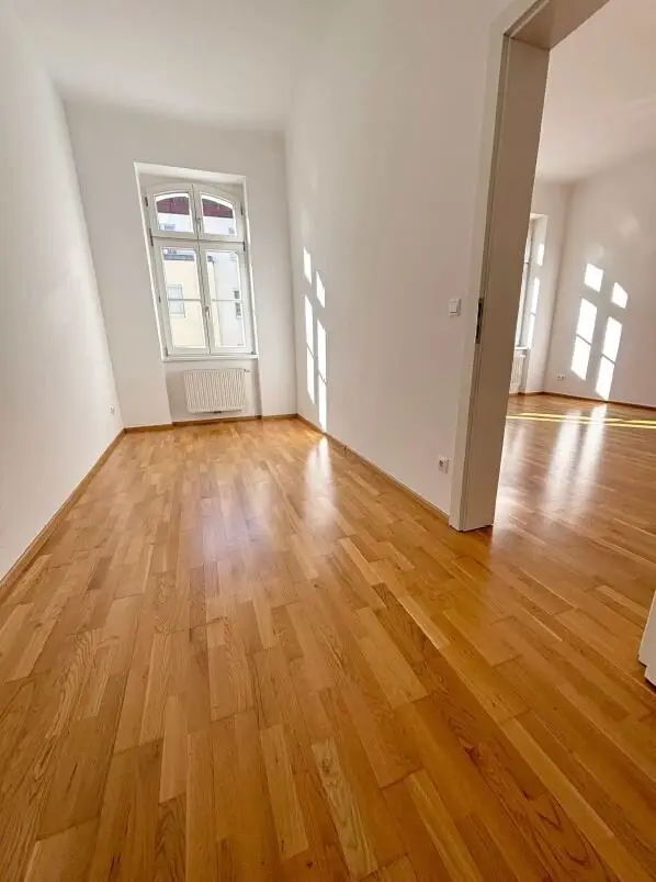 Enchanting! Two room old building apartment near U3 Kardinal Nagel Platz