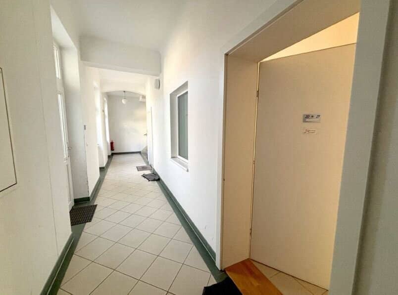 Enchanting! Two room old building apartment near U3 Kardinal Nagel Platz