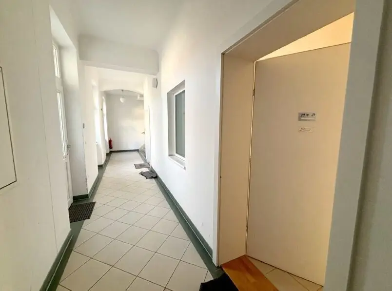 Enchanting! Two room old building apartment near U3 Kardinal Nagel Platz