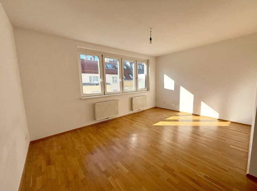 Studio apartment! Top floor apartment near U3 Kardinal Nagel Platz