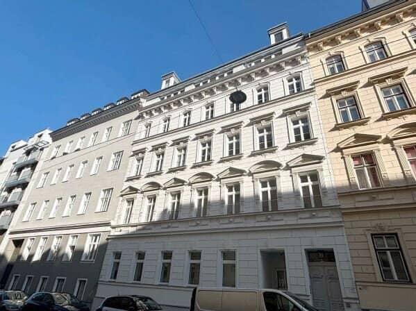 Studio apartment! Top floor apartment near U3 Kardinal Nagel Platz
