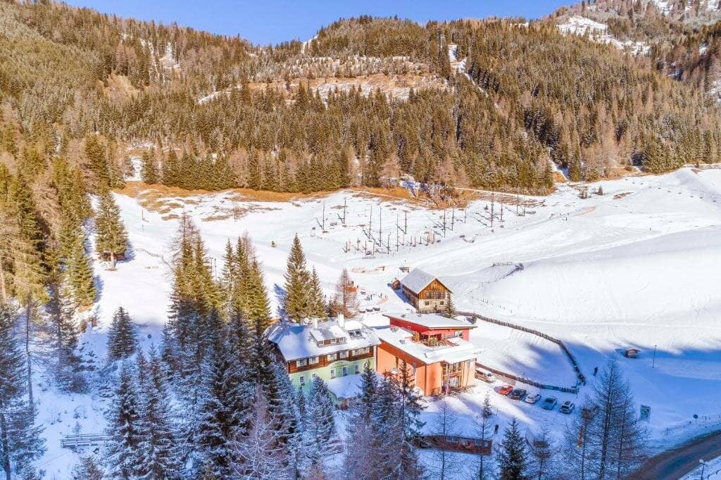 Charmantes 3-Sterne-Familienhotel  in idyllischer schneesicherer Lage in Kärnten – sofort betriebsbereit