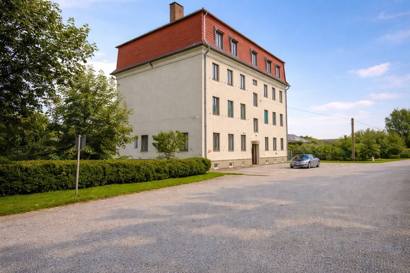 Zinshaus in Bernhardsthal: 8 Wohnungen, autarkes Baurechtsobjekt