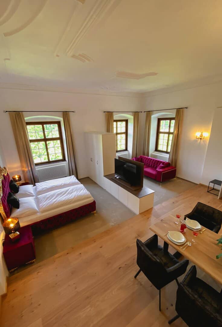 Castle apartment with quiet location and lift
