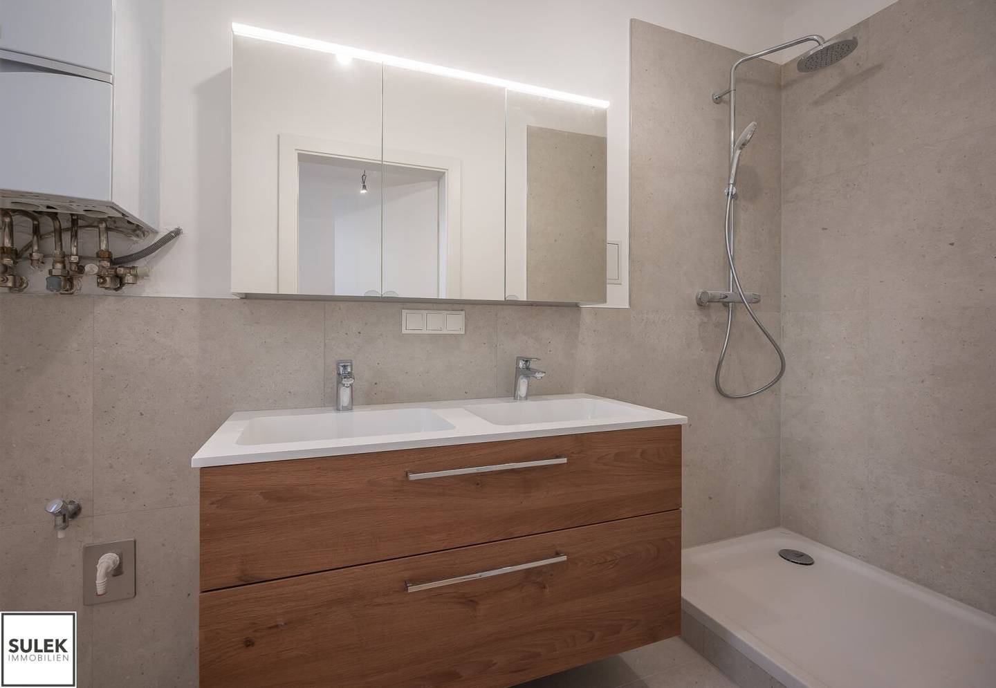 Modern renovated 3 room apartment with great potential in top location near U1 &amp; Amalienbad (fixed-term rental!)