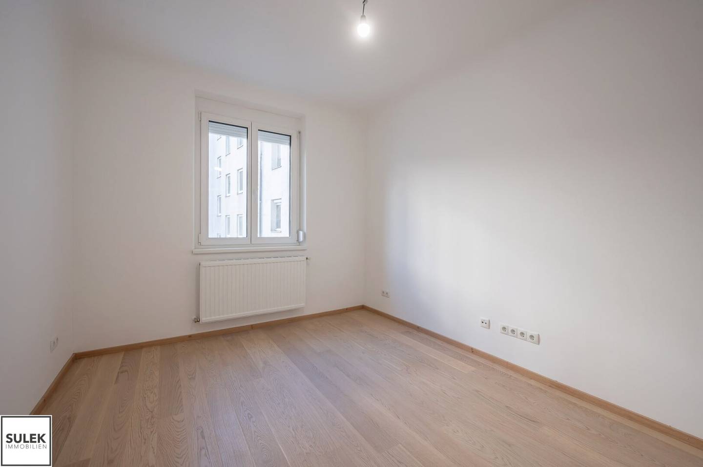 Modern renovated 3 room apartment with great potential in top location near U1 &amp; Amalienbad (fixed-term rental!)