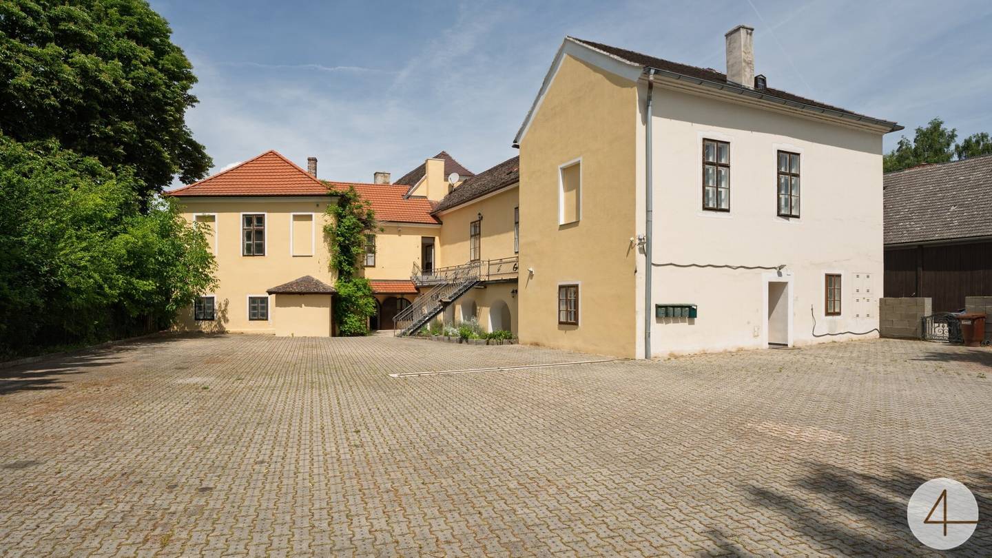 Ehemaliges Kloster Mehrfamilienhaus