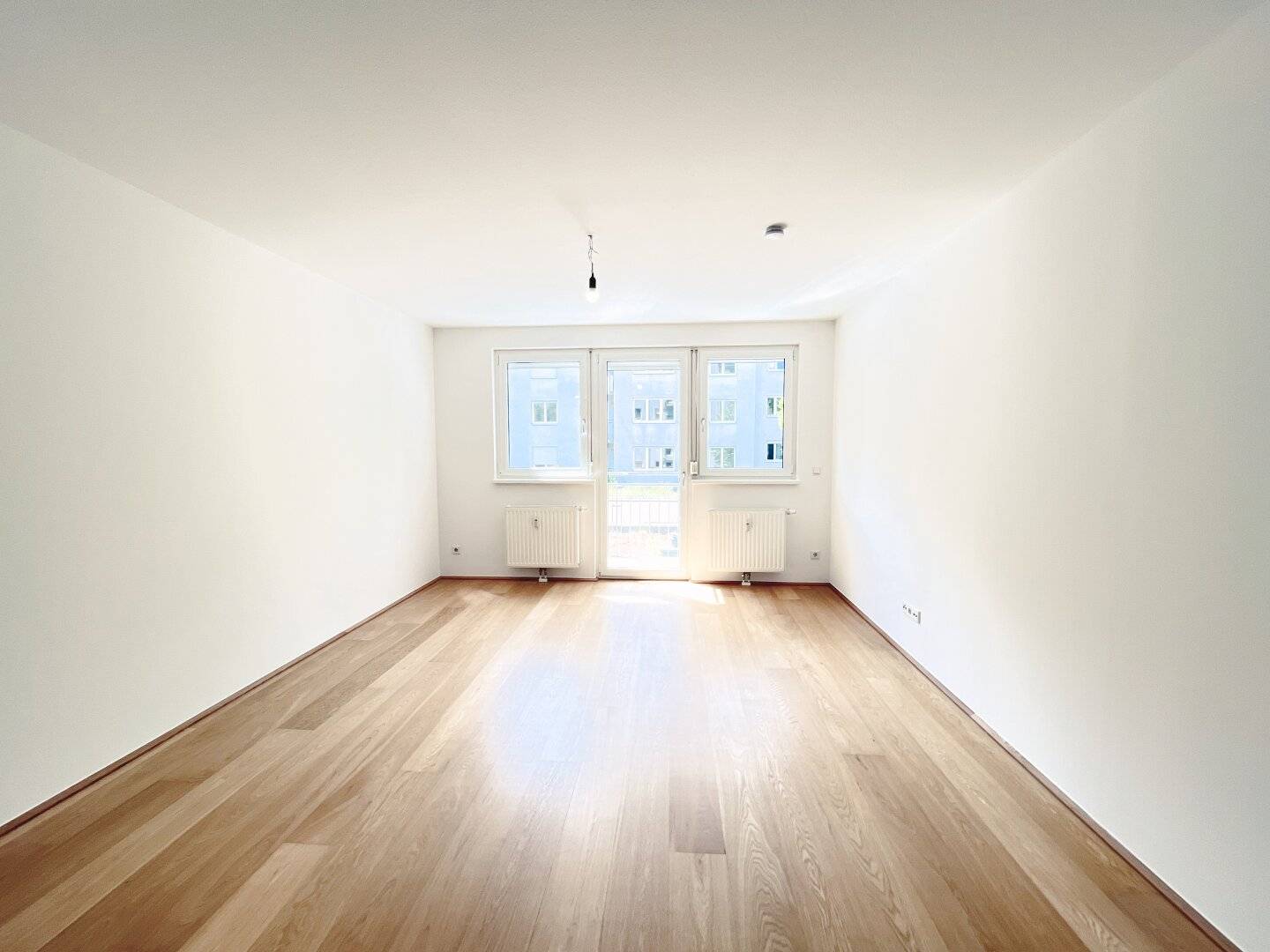 Neubau Wohnung mit Balkon und Wohnküche