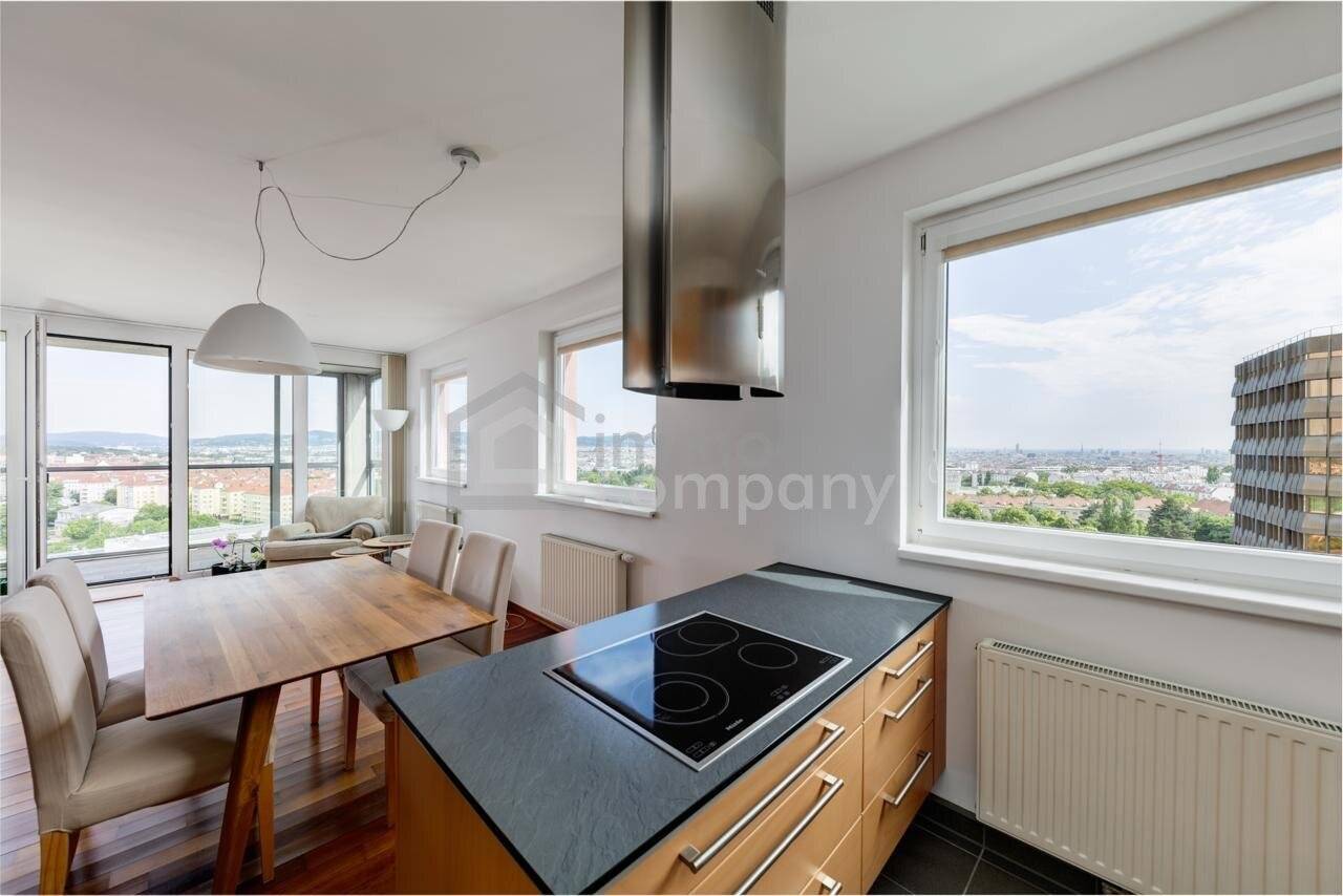 Neuwertige Wohnung mit Balkon und Schwimmbad