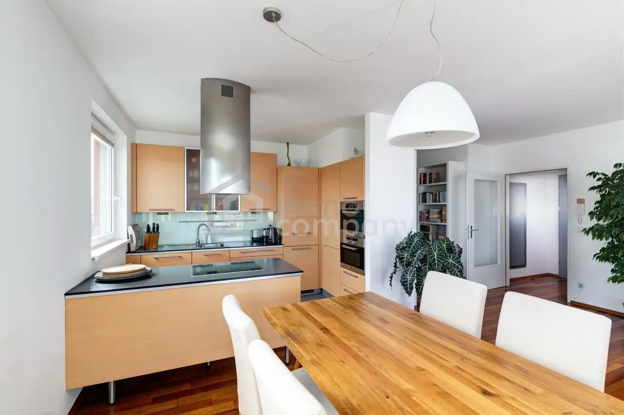 Like new three room apartment with balcony and pool