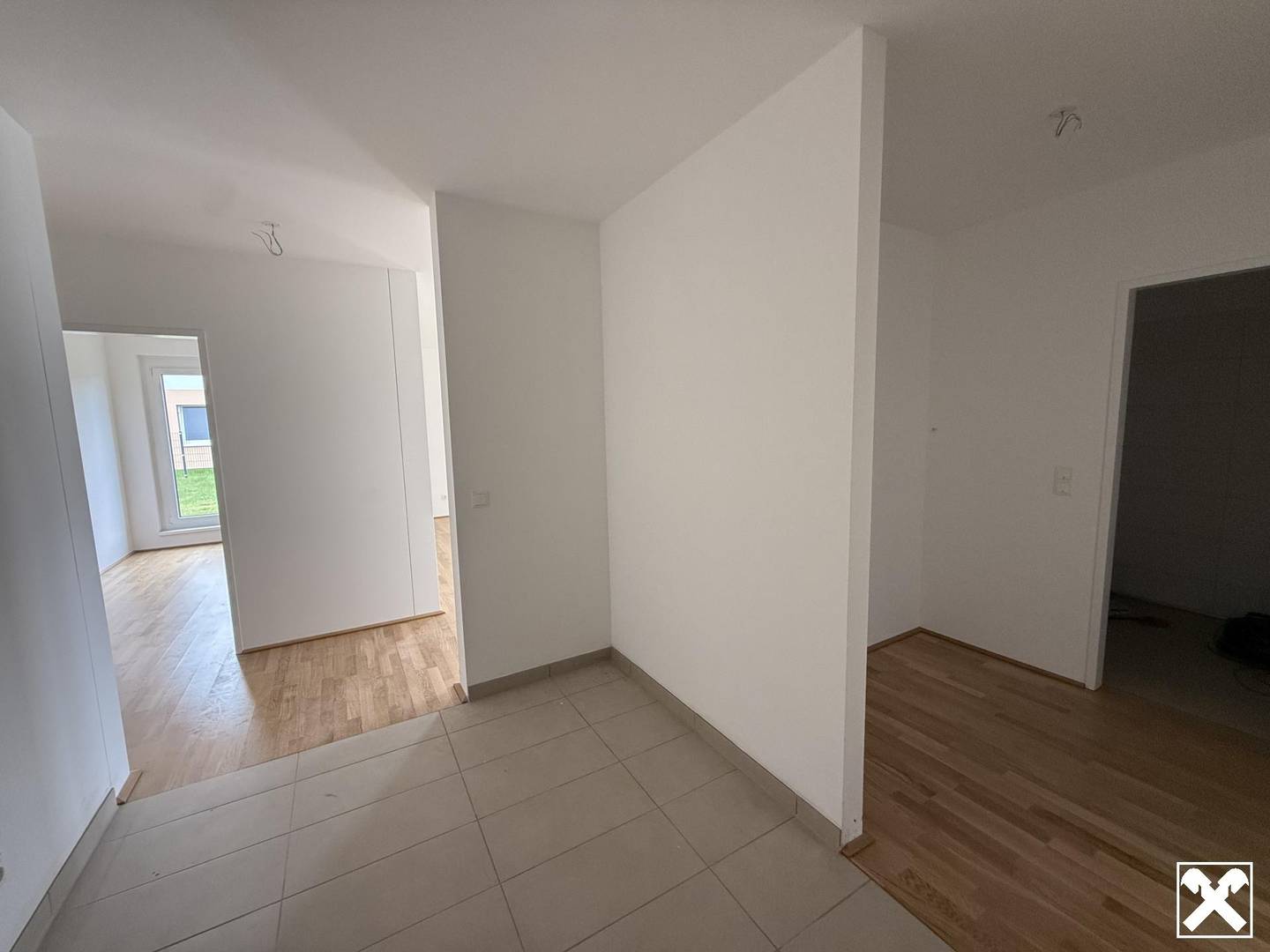 Ground floor flat with garden terrace lift