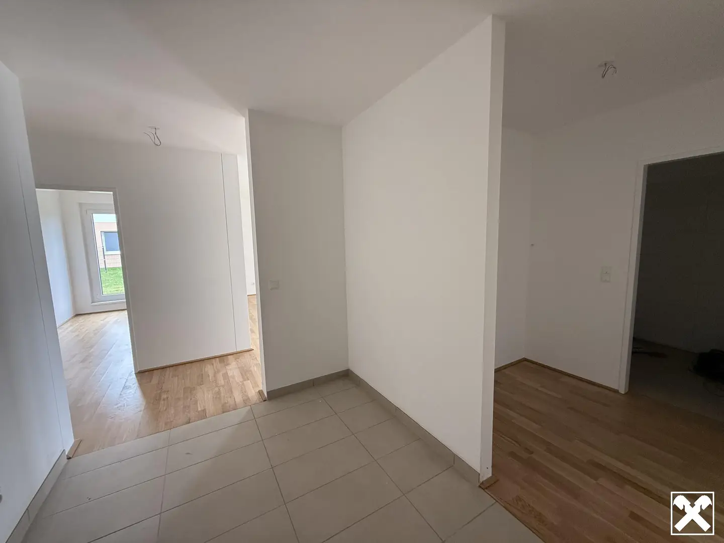 Ground floor flat with garden terrace lift
