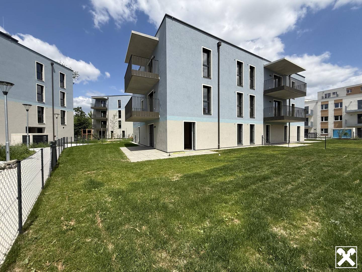 Ground floor flat with garden terrace lift
