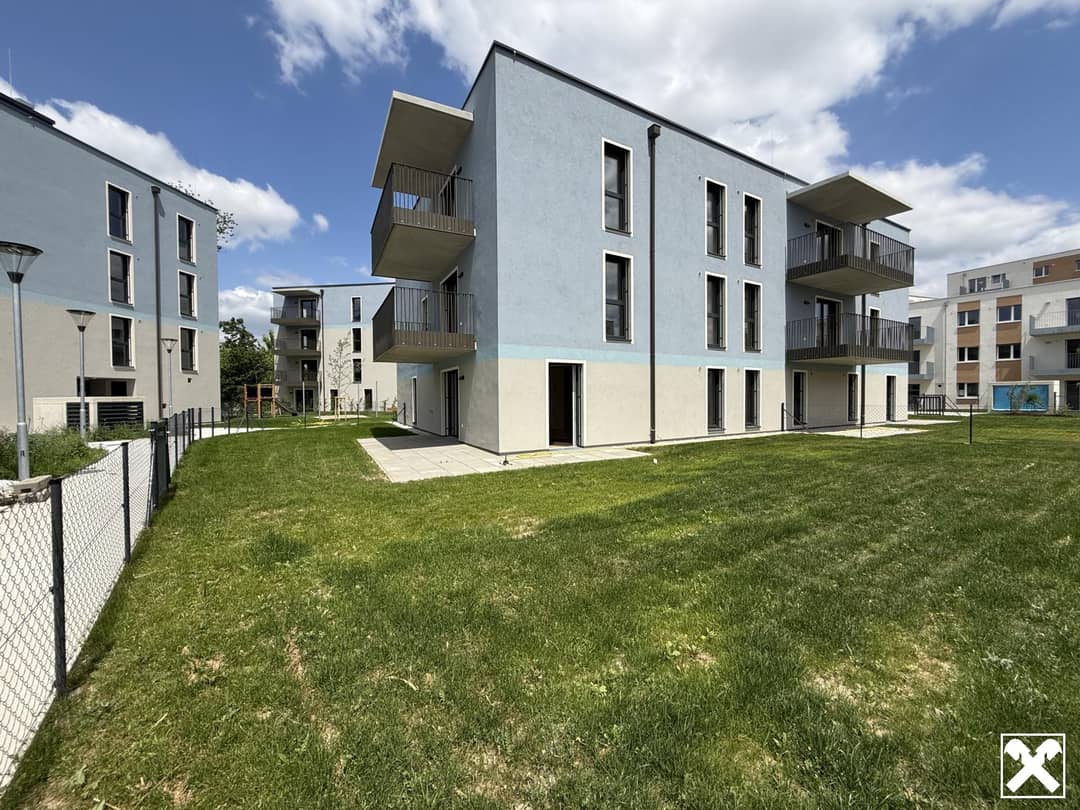Ground floor flat with garden terrace lift