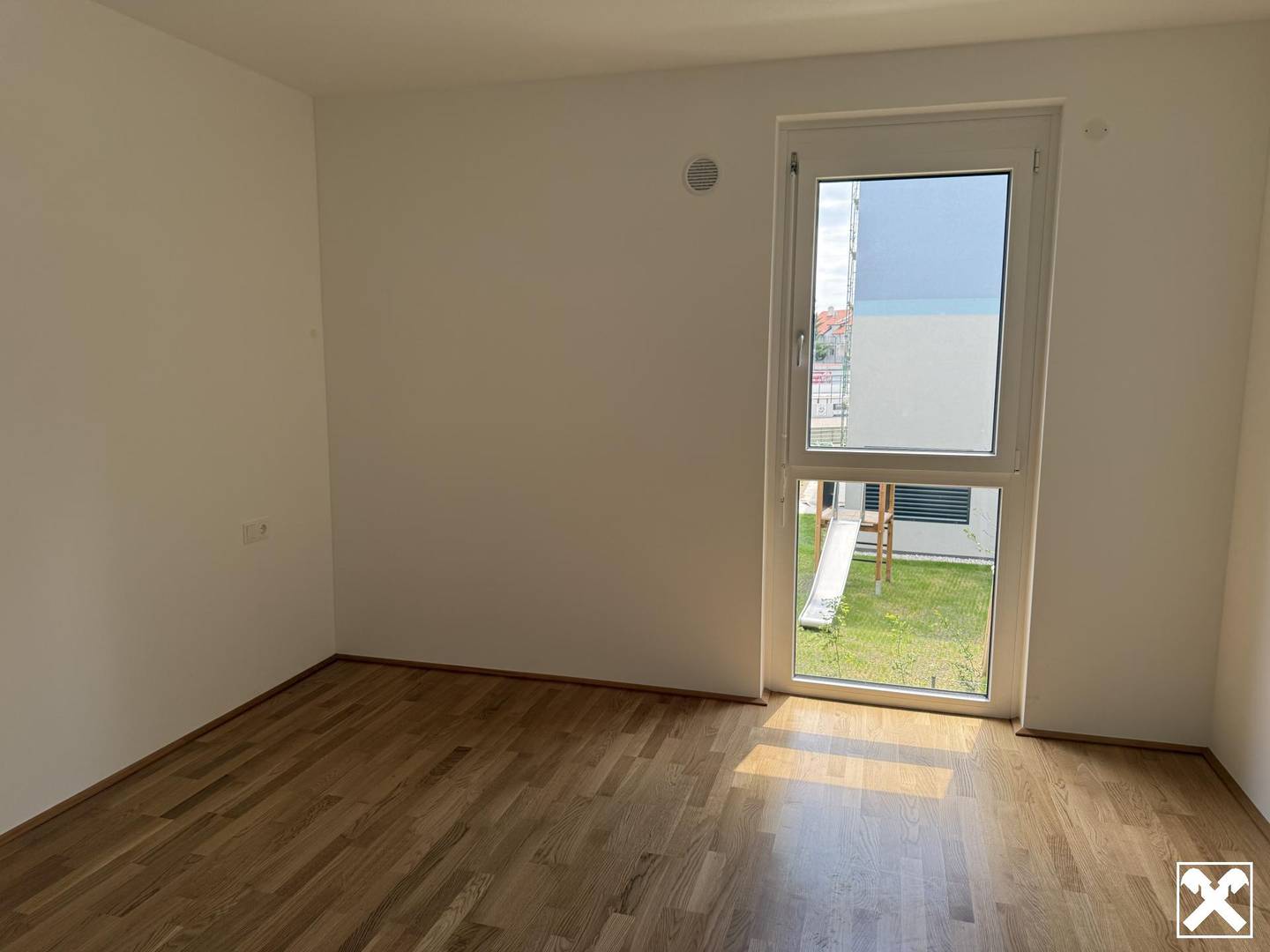 Apartment with balcony and underground parking