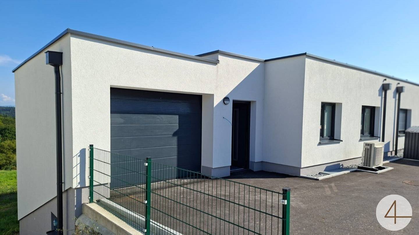 Single-family house with garage in Hofamt Priel