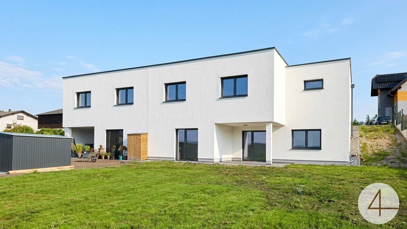 Single-family house with garage in Hofamt Priel