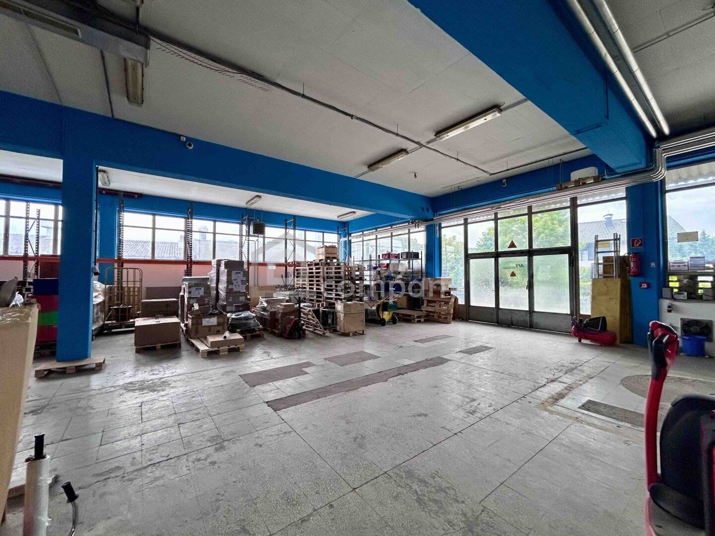 Attractive (Commercial) Warehouse with Freight Elevator, Office and Parking Spaces (Ground Floor, 513 m²)