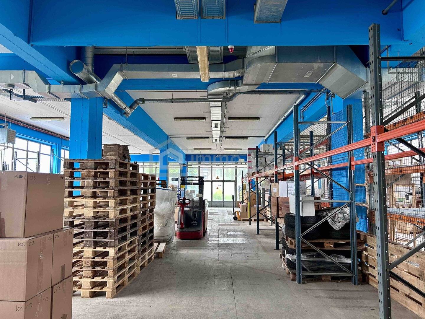 Attractive (Commercial) Warehouse with Freight Elevator, Office and Parking Spaces (Ground Floor, 513 m²)