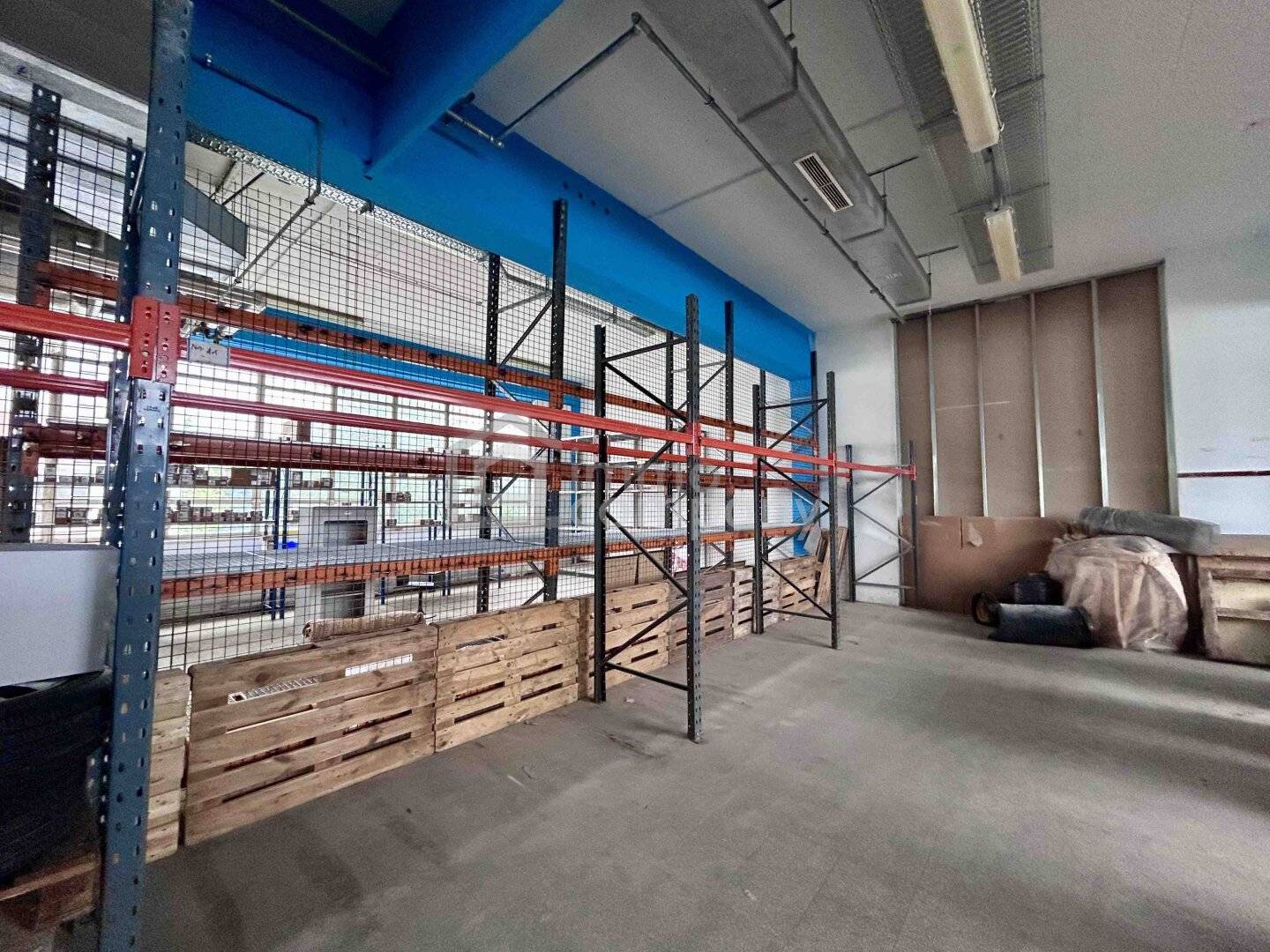Attractive (Commercial) Warehouse with Freight Elevator, Office and Parking Spaces (Ground Floor, 513 m²)