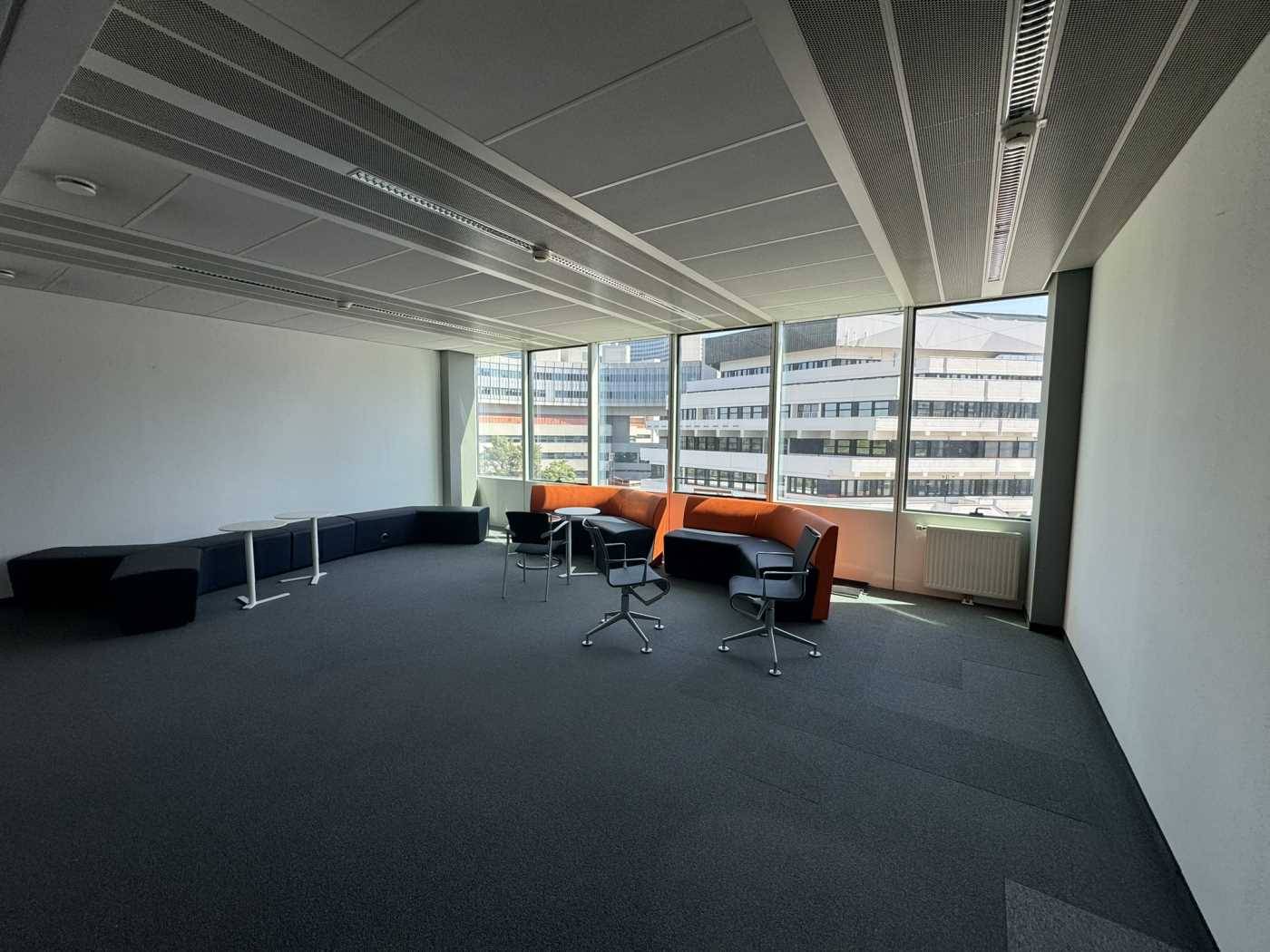 1220 Wien, Saturn Tower