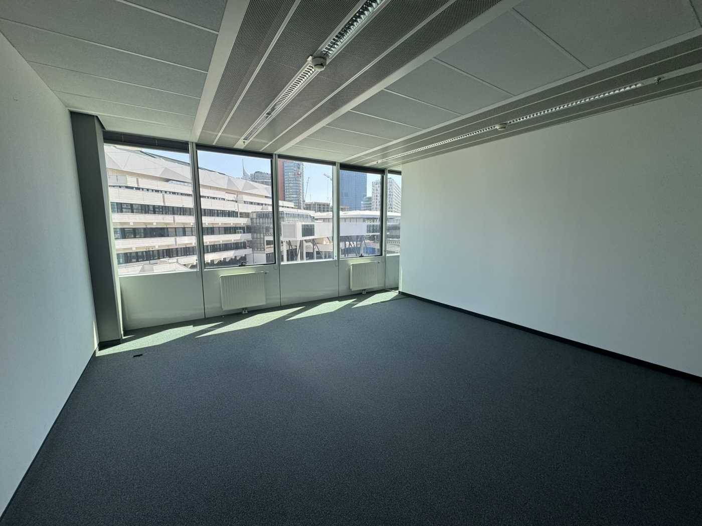 1220 Wien, Saturn Tower